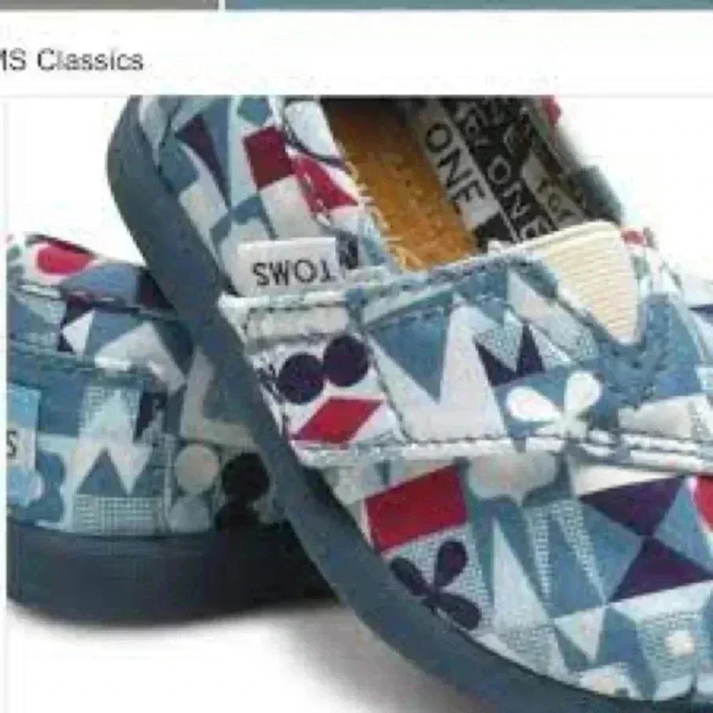 Toms Disney  inspired  Boys shoes size 8 “it’s a small world”
Disneyland